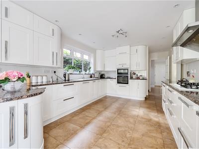 Kitchen/Breakfast Room: